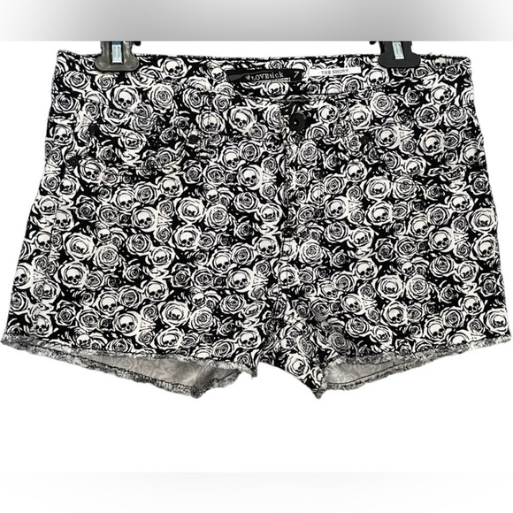 EUC Skulls and Roses Shorts Lovesick The Short from Hot Topic Juniors 7 - Picture 1 of 10